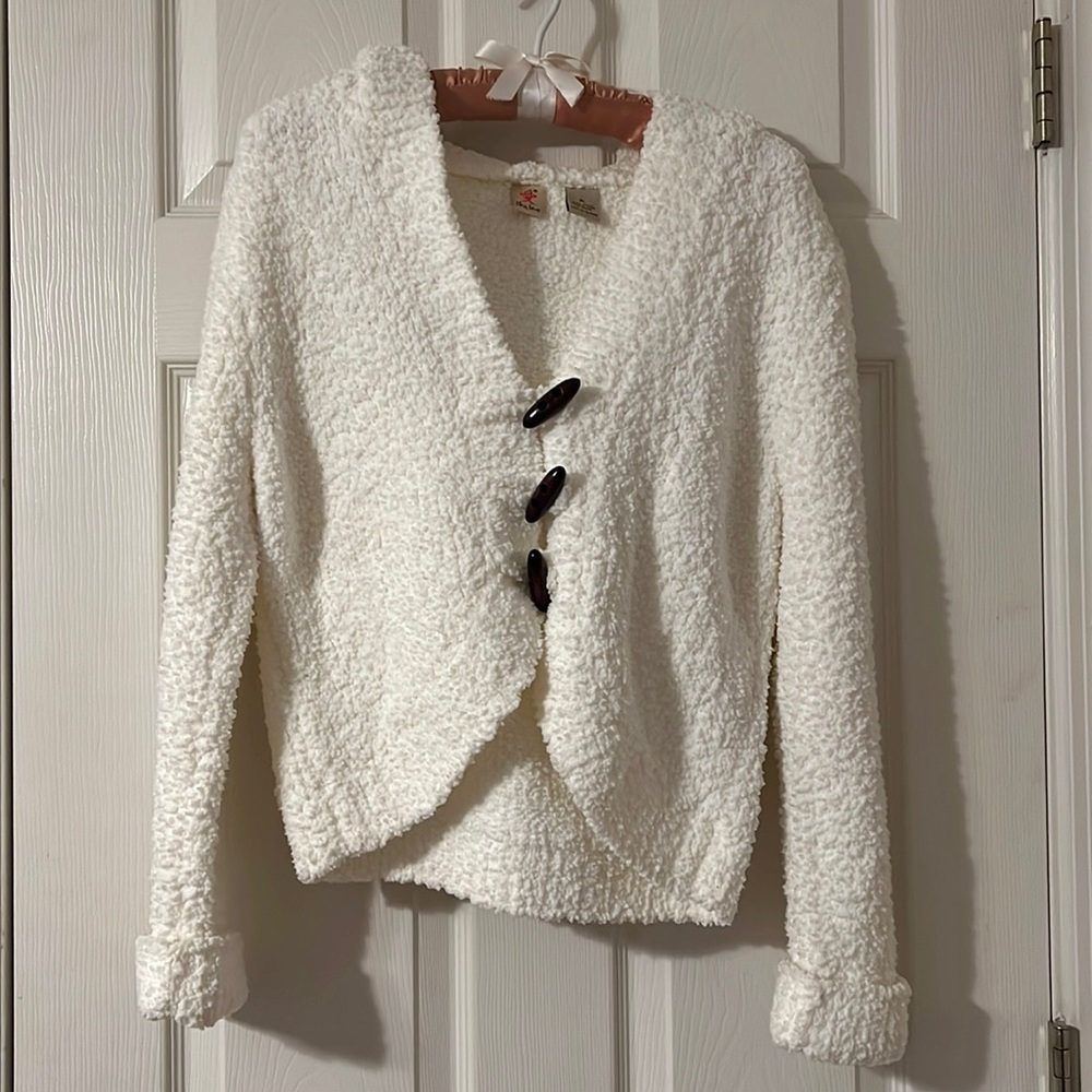Hooded 3 button off white sweater fits like a M